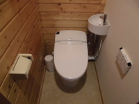 トイレ　施工後　既存のトイレよりも便座からの移動が楽になりました。節水型トイレになりましたので水を使う量も節約できます。