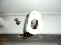 水栓ハンドル部分です。
この状態（まっすぐ）で
レバーを引くと水が出て
左にひねるとカチッと音が鳴り
スイッチが入ってお湯に切り替わります。