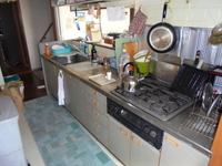 施工前　調理台部分　長年愛用されてきたキッチンでした。