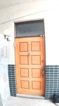 施工前　年季の入った欄間付きの木製玄関ドアが付いていました。